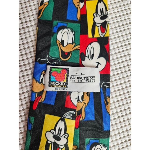 Vintage Disney Men's Tie Featuring Classic Characters, 3.5 x 60 Inches - Picture 4 of 5